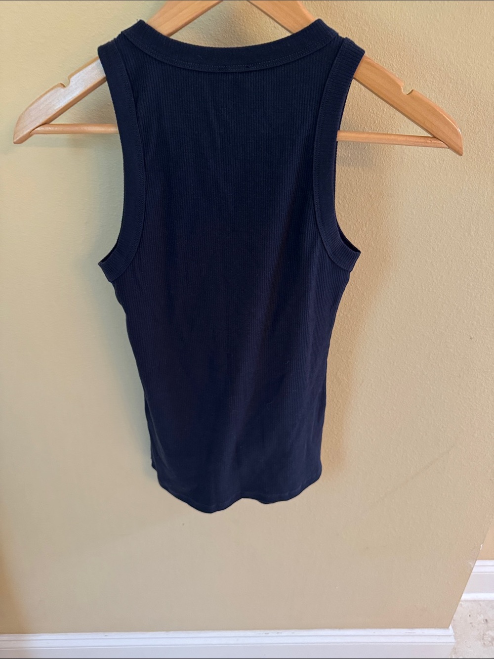 Express Women's Black Ribbed Crew Tank - Picture 4 of 4